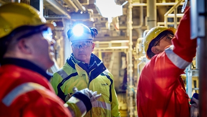 Oil and gas separation optimized with precise monitoring